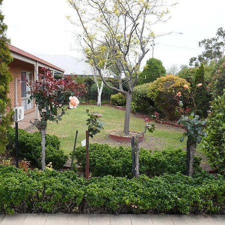 Colonial Motor Inn Bairnsdale Golden Chain Property Bagian luar foto