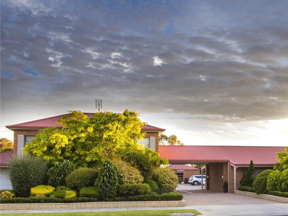 Colonial Motor Inn Bairnsdale Golden Chain Property Bagian luar foto