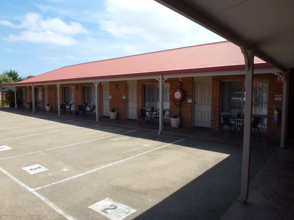 Colonial Motor Inn Bairnsdale Golden Chain Property Bagian luar foto