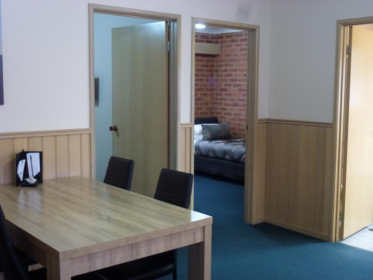 Colonial Motor Inn Bairnsdale Golden Chain Property Bagian luar foto