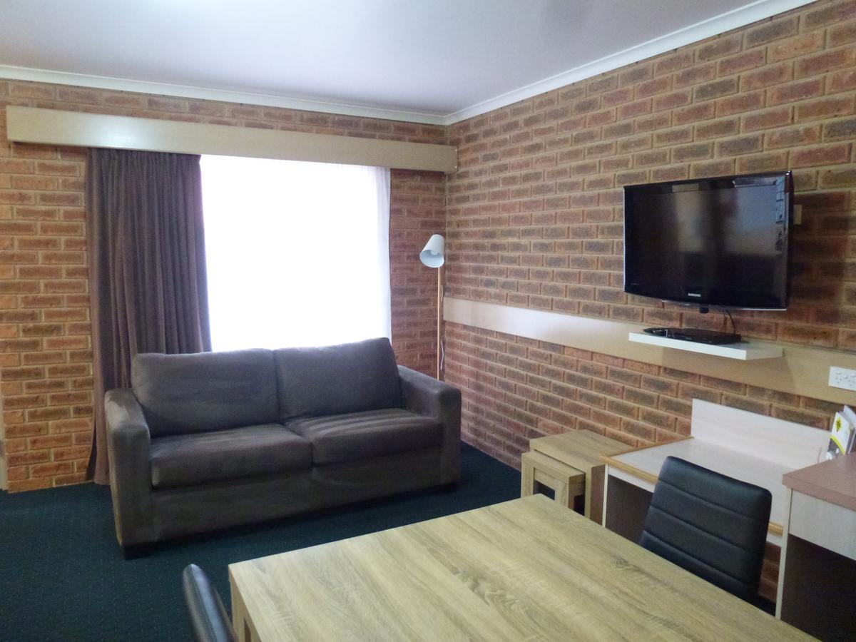 Colonial Motor Inn Bairnsdale Golden Chain Property Bagian luar foto