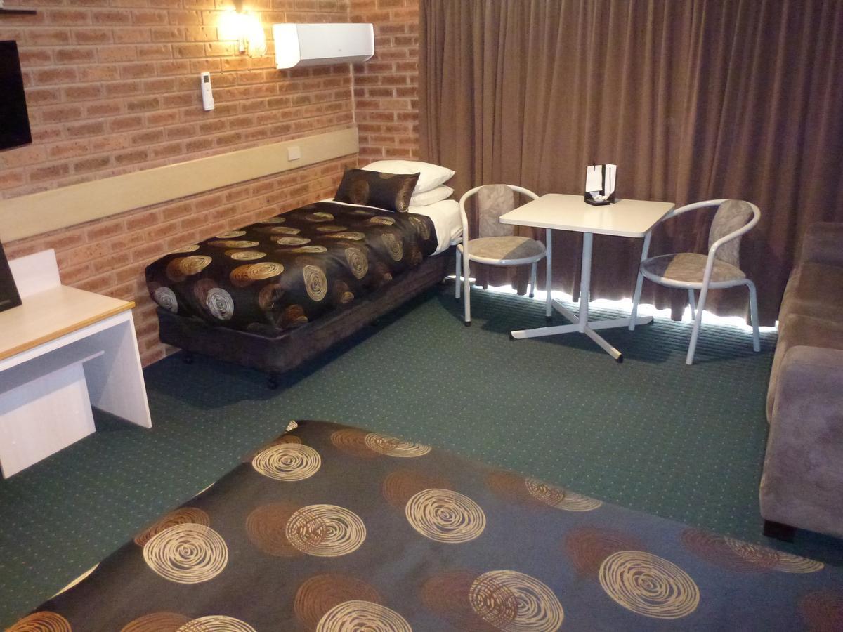 Colonial Motor Inn Bairnsdale Golden Chain Property Bagian luar foto