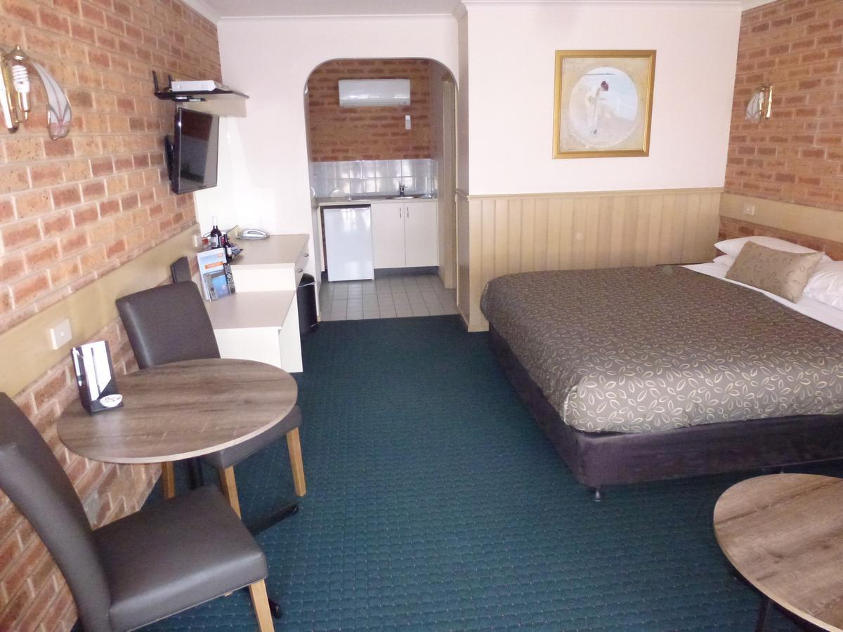 Colonial Motor Inn Bairnsdale Golden Chain Property Bagian luar foto