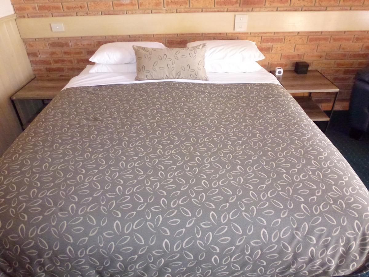 Colonial Motor Inn Bairnsdale Golden Chain Property Bagian luar foto