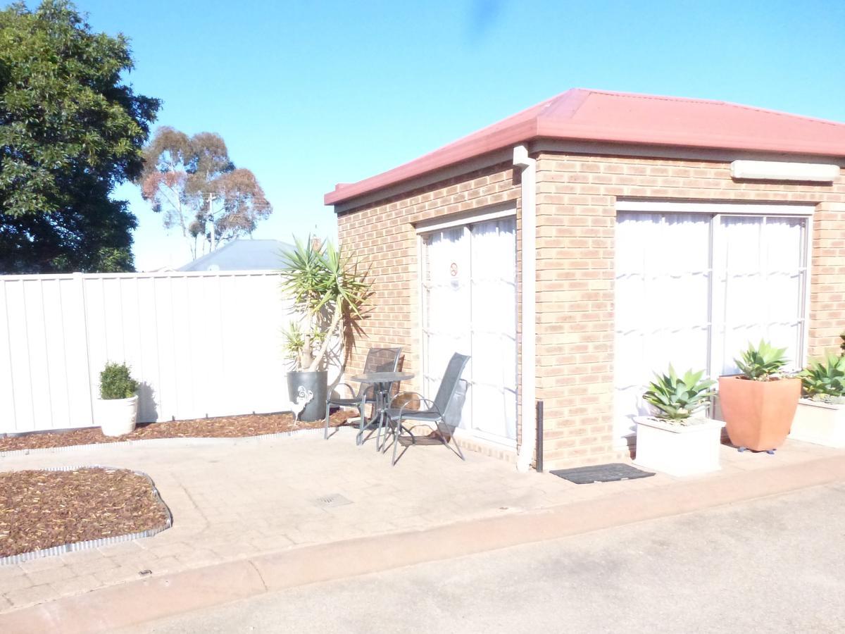 Colonial Motor Inn Bairnsdale Golden Chain Property Bagian luar foto