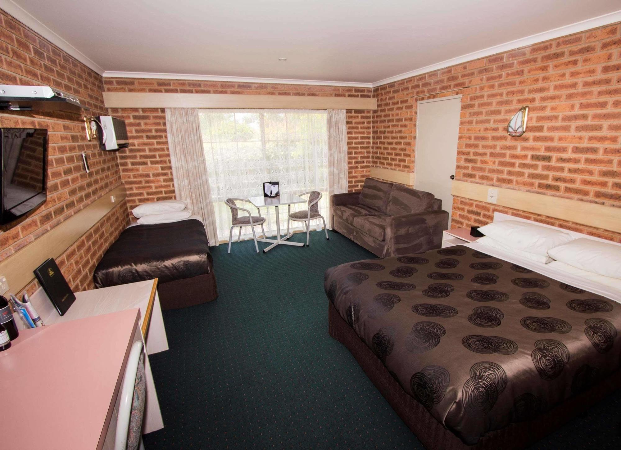 Colonial Motor Inn Bairnsdale Golden Chain Property Bagian luar foto