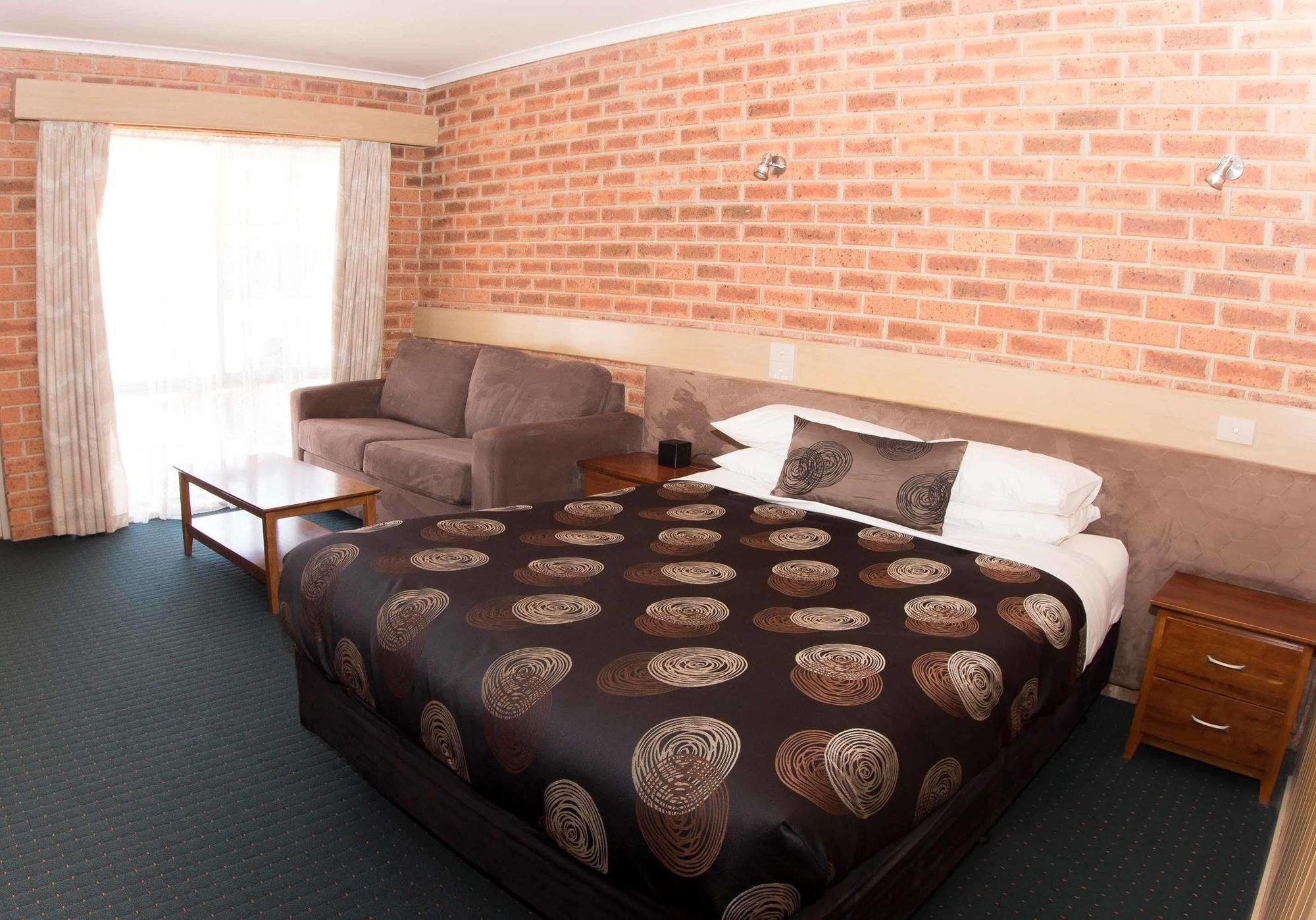 Colonial Motor Inn Bairnsdale Golden Chain Property Bagian luar foto