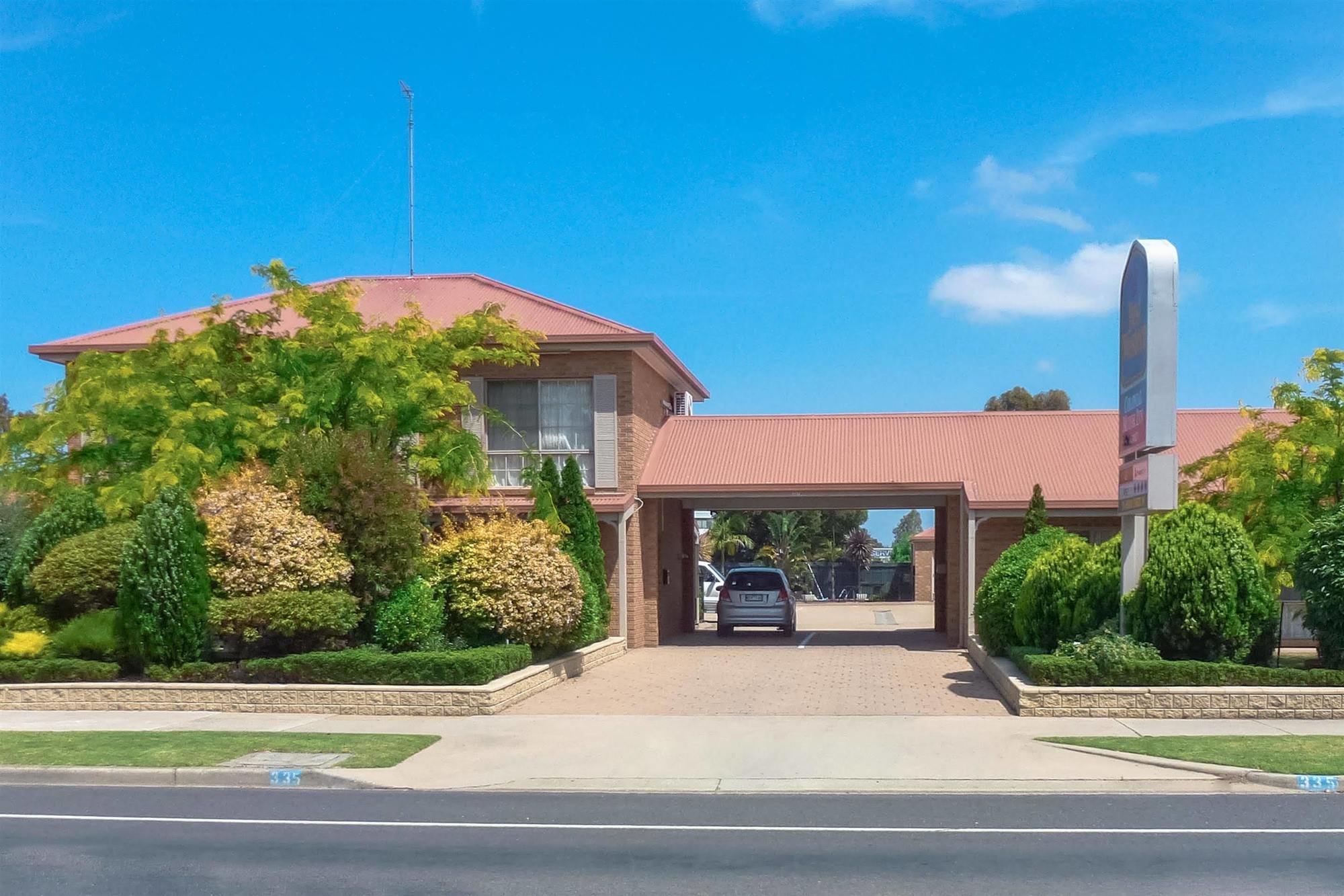 Colonial Motor Inn Bairnsdale Golden Chain Property Bagian luar foto