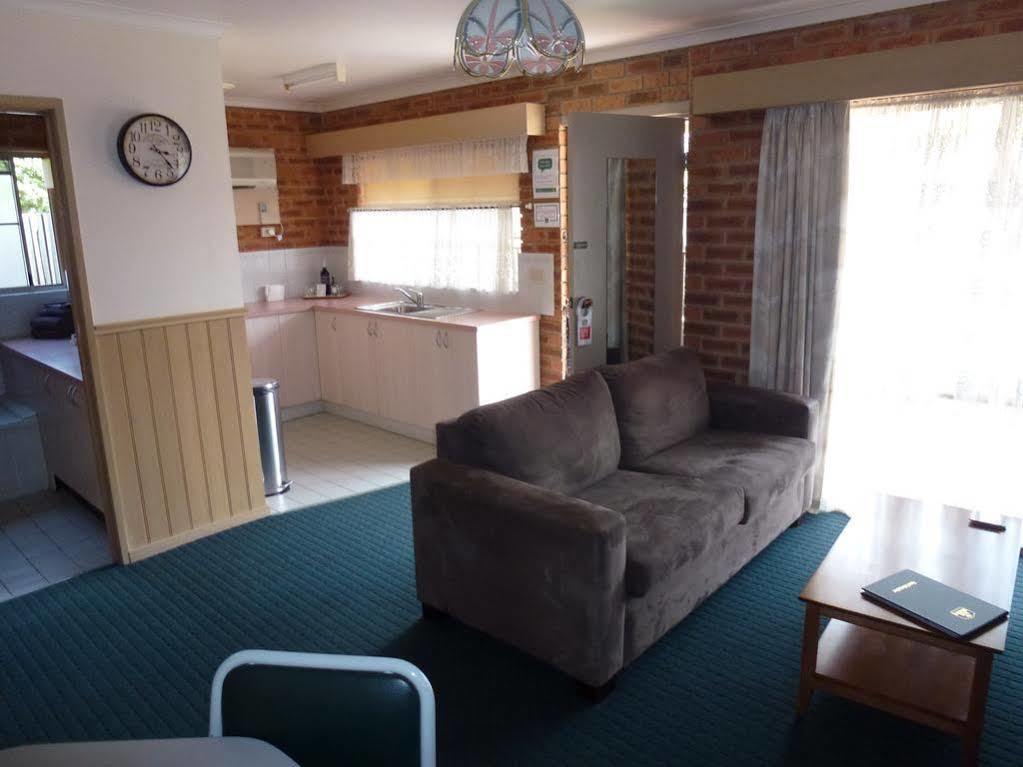 Colonial Motor Inn Bairnsdale Golden Chain Property Bagian luar foto