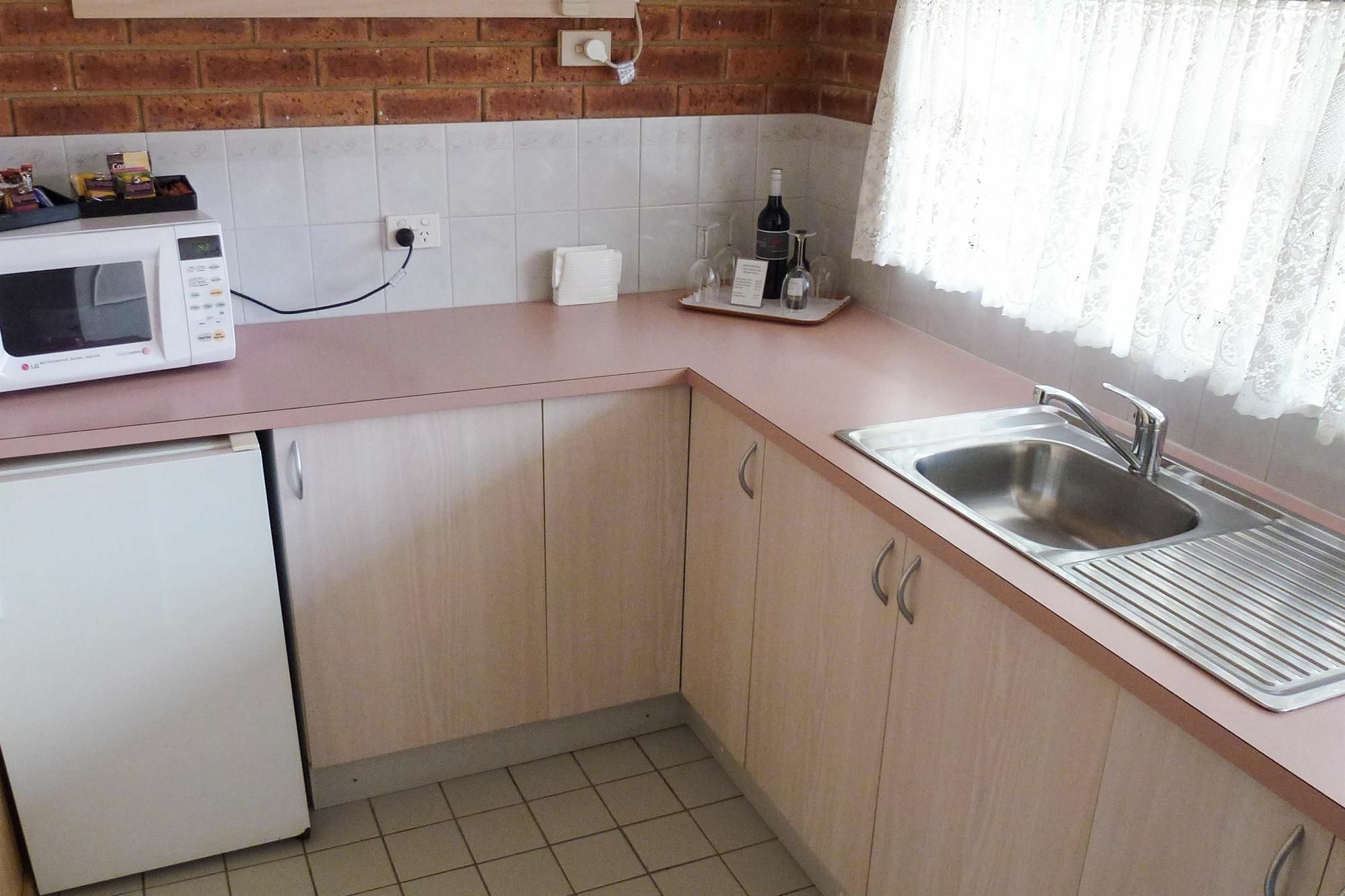 Colonial Motor Inn Bairnsdale Golden Chain Property Bagian luar foto