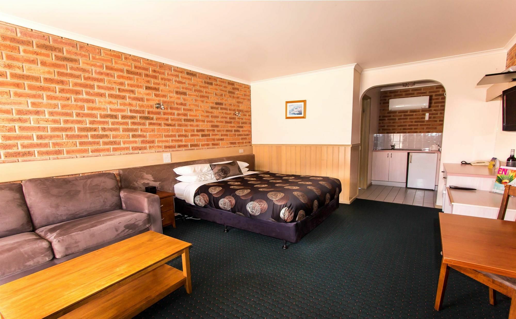 Colonial Motor Inn Bairnsdale Golden Chain Property Bagian luar foto