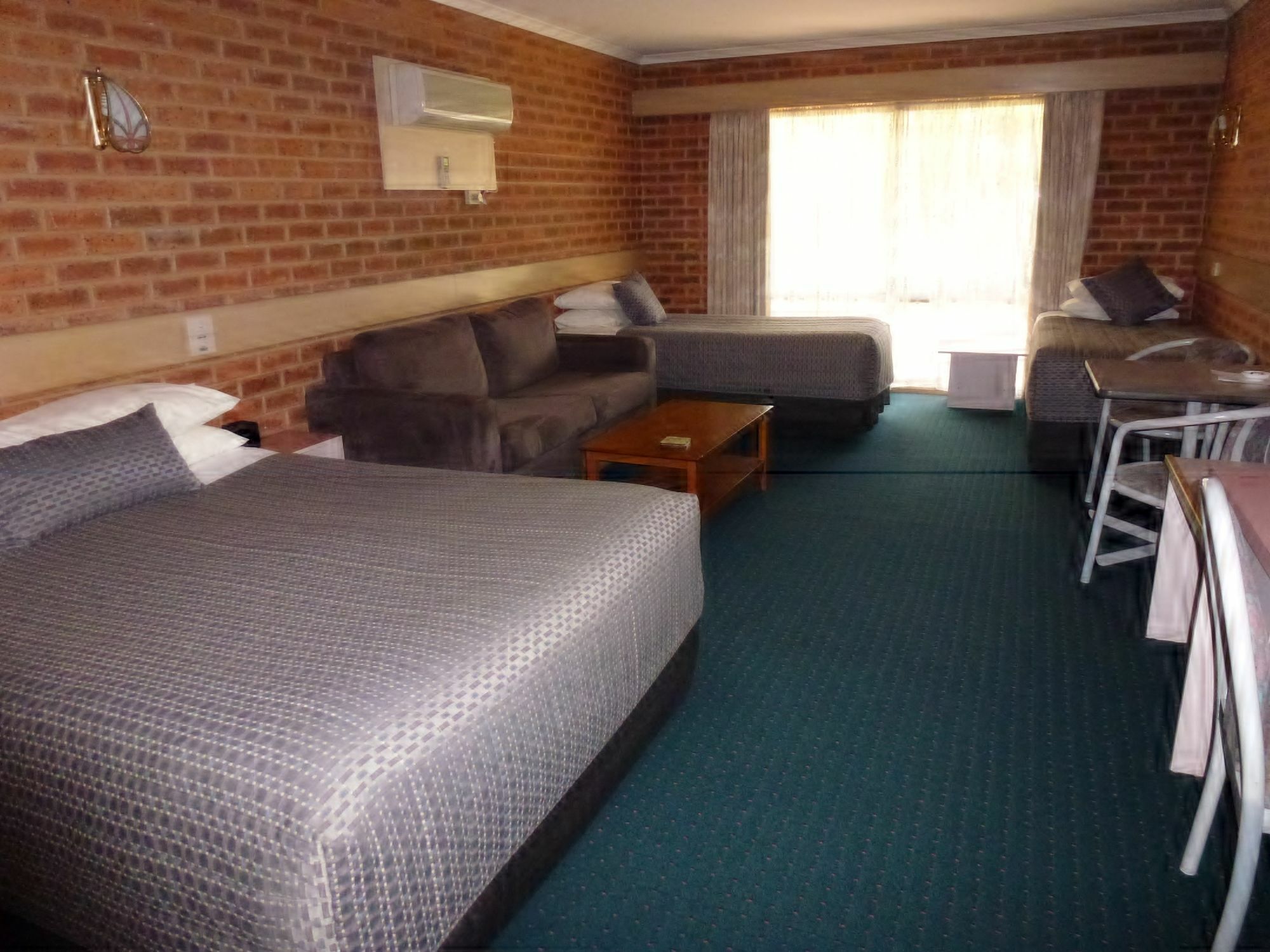 Colonial Motor Inn Bairnsdale Golden Chain Property Bagian luar foto