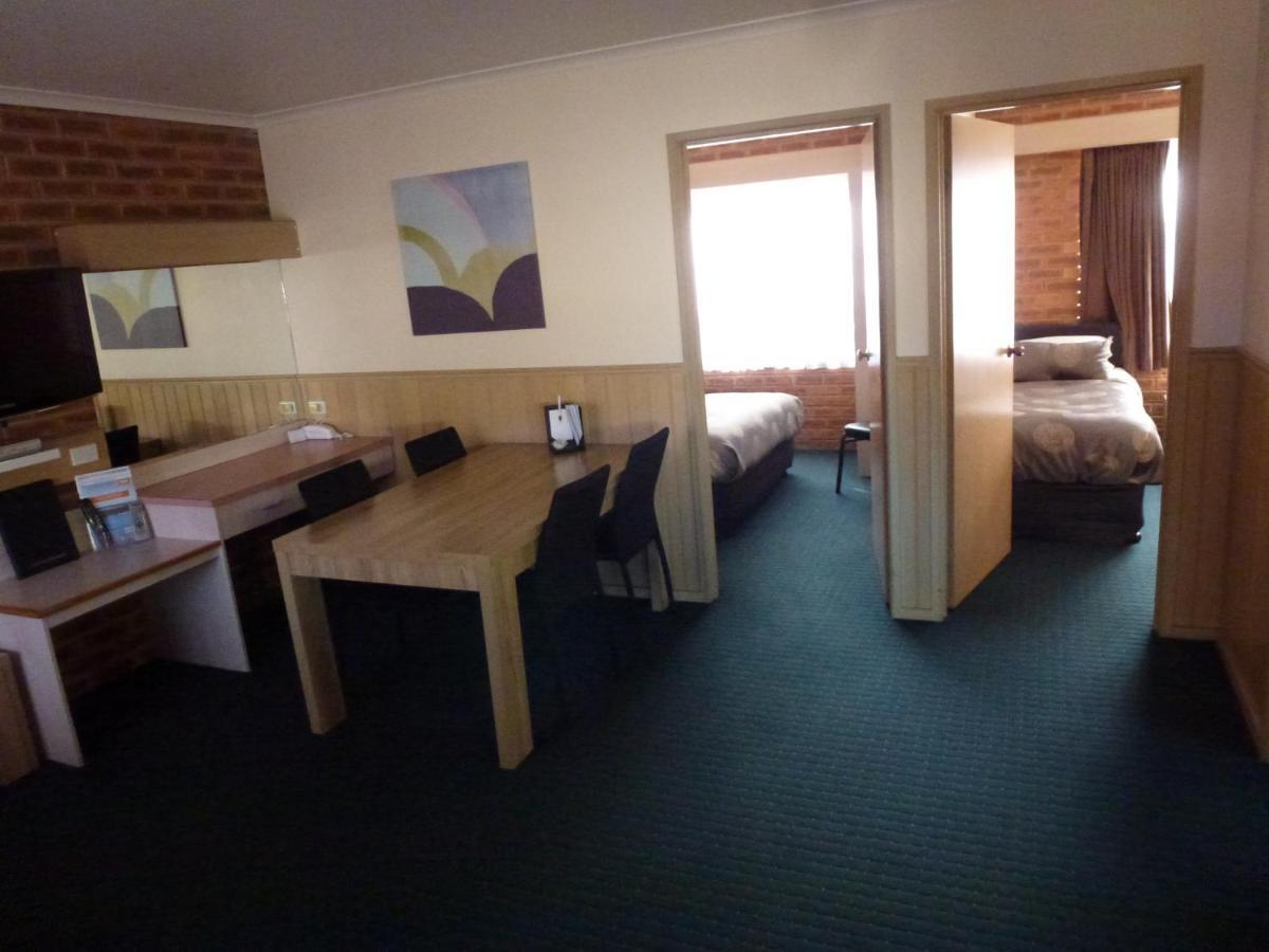 Colonial Motor Inn Bairnsdale Golden Chain Property Bagian luar foto